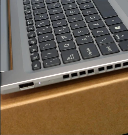 ASUS VIVOBOOK M1605N / AMD RYZEN 5 150 / 16 GB DDR5 / 512 NVME / 16'' FHD IPS