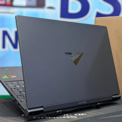 Hp Victus 15 AMD Ryzen 7 8845HS/16Go DDR5/512GB SSD/RTX 4060 08GO/15.6 FHD 144 Hz JAMAIS UTILISÉ