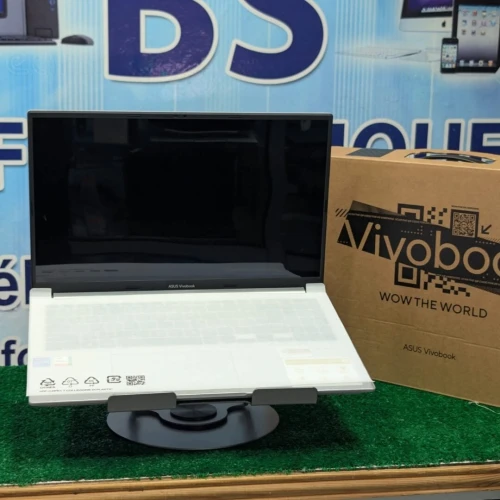 Asus vivobook i7 13620H RAM 16GB1TBSSd écran 15.6 OLED jamais utilisé sous emballage