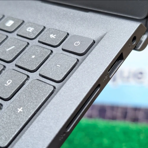 DELL 15 I5 1334U 16GO RAM 512SSD 15.6 FHD JAMAIS UTILISÉ SOUS EMBALLAGE 