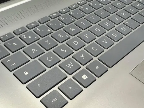 HP 17 i5 1334U RAM 16GB 512SSD 17.3 HD+ Neuf jamais utilisé 