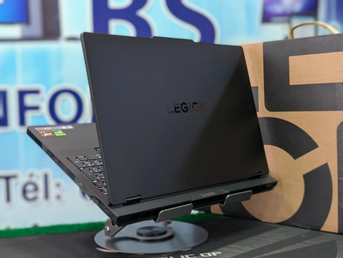 Lenovo Legion Pro 5 16 Ryzen 9 8940HX 32Go DDR5 1To SSD RTX 5070 8Go GDDR7 16" 240 Hz JAMAIS UTILISE