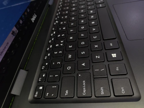 DELL LATITUDE 3390 2in1 i5 8250U 08Go Ram 256Go Ram 13" FHD Tactile Intel UHD Graphics 620