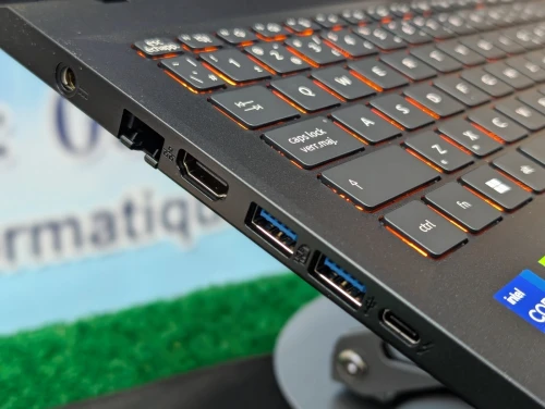 ACER NITRO V15 I7 13620H 16GO RAM 1TO SSD 15.7 FHD 180Hz RTX 5060 08GO JAMAIS UTILISÉ