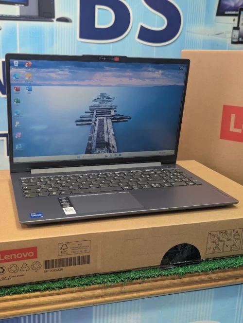 Lenovo IdeaPad Slim 3 15IRH8 / Intel i7-13620H / 16 GB DDR5 / 512 GB NVMe / 15.6" IPS FHD /