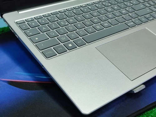 HP LAPTOP 15 AMD RYZEN 7 7730U 16GO RAM 1TOSSD 15.6 FHD JAMAIS UTILISÉ SOUS EMBALLAGE 