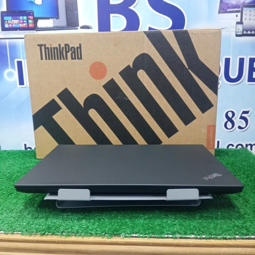 Lenovo Thinkpad T14  i7 1165G7 RAM 16GB 512SSD écran 14 full HD jamais utilisé sous emballage 