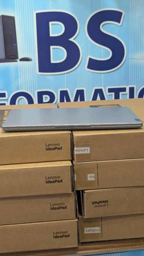 Lenovo IdeaPad 1 Ryzen 5 7520U RAM 16GB 512SSD écran 15.6 FuL HD jamais utilisé SOUS emballage