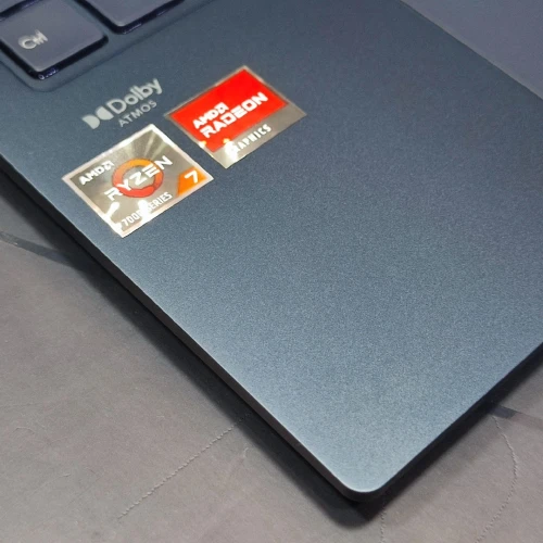 ASUS ZenBook AMD RYZEN 7 7735U 32Go RAM 1TO SSD 15.6 FHD JAMAIS UTILISÉ SOUS EMBALLAGE