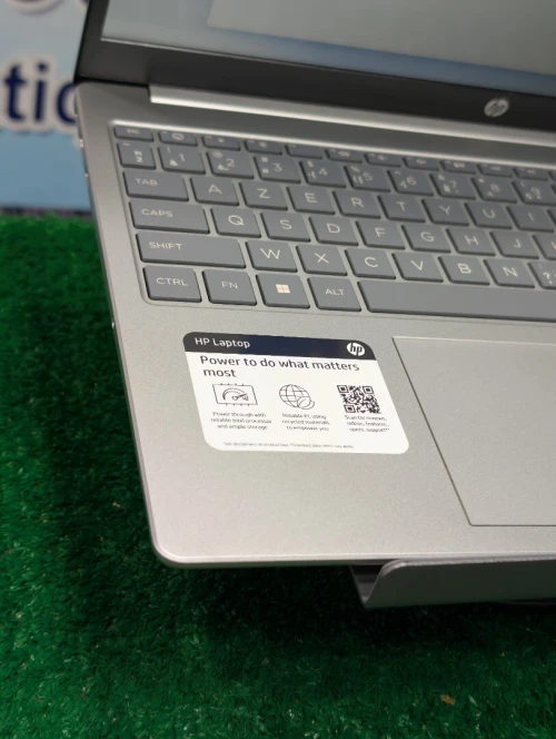 HP 15  i5 1235U ram 8gb 256SSD écran 15.6 FuL HD jamais utilisé SOUS EMBALLAGE