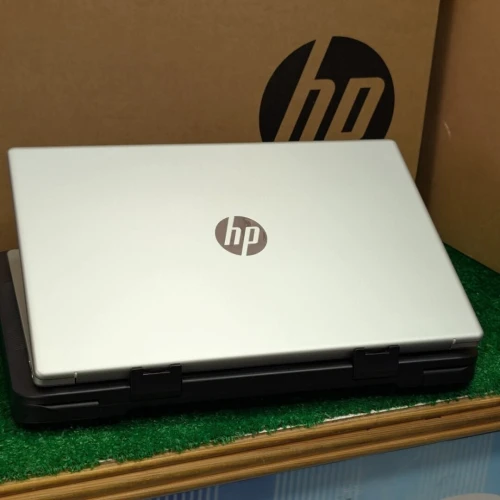 HP 15 AMD Ryzen 5 7520U RAM 16GB 512SSD écran 15.6 full HD jamais utilisé sous emballage