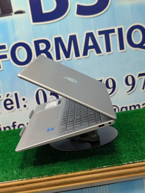 HP 15  i5 1235U ram 8gb 256SSD écran 15.6 FuL HD jamais utilisé SOUS EMBALLAGE