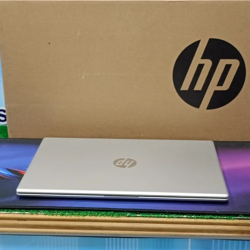   Hp15 i5 1334U RAM 8GB 512SSD écran 15.6. FUL HD NVIDIA GeForce MX 750 2GB  jamais utilisé  