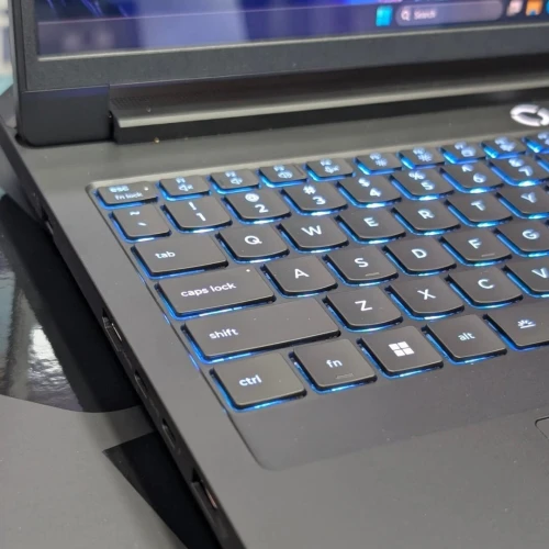LENOVO LEGION PRO7  Intel core ULTRA 9. 32 GB 2TB RTX 5070 12GB écran 16 2k OLED jamais utilisé sous emballage