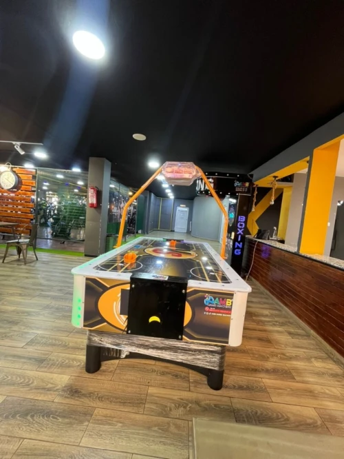 air hockey