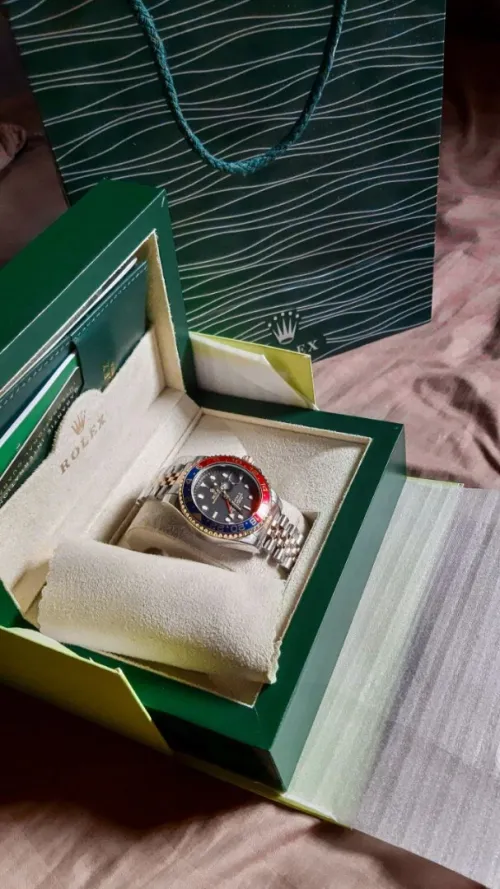 Rolex pepsi Gold avec sac rolex est boitie original
