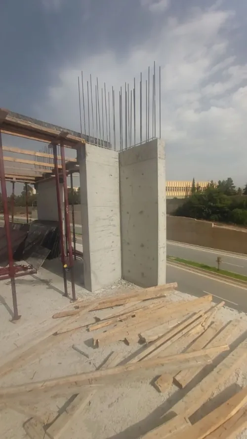 réalisation des escalier moderne et les poteaux et voiles & dalles en béton  