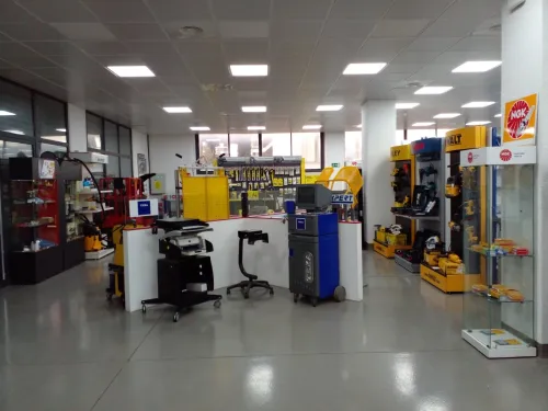 OUTILLAGES ET EQUIPEMENTS DE GARAGE MECANIQUE 