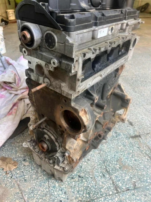 Demi moteur 04L