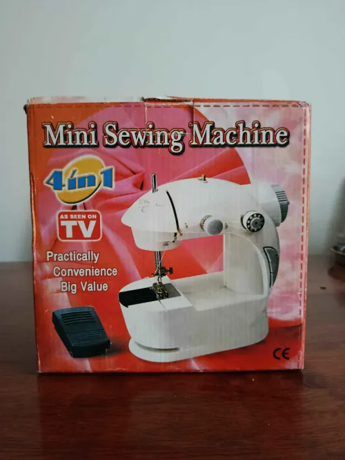Mini machine a coudre 4 en 1