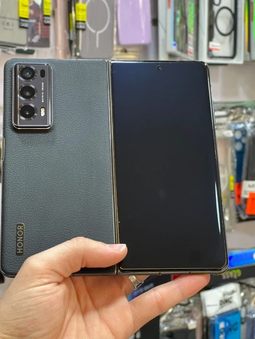 Honor Magic v2