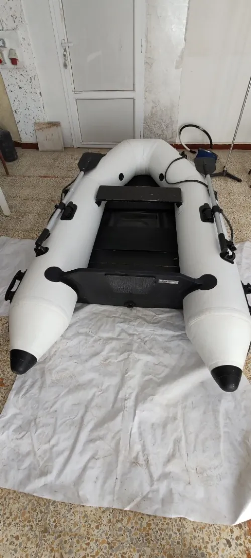Zodiac 2.3 presque neuf