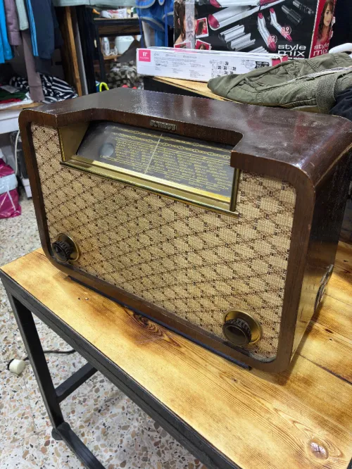 Radio TSF marque "SCHAUB" 1950 Allemand