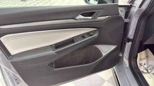 Volkswagen Golf 8 2025 R Black Edition 