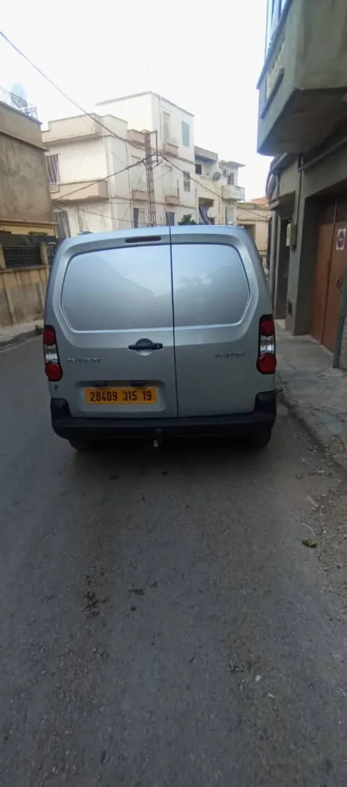 Peugeot Partner 2015 B9