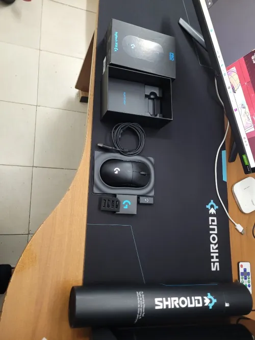 Pack Sourie Logitech G Pro wireless (avec des Patins Super Glide)+ Tapi de sourie G840 SHROUD EDITION #Produit Original#