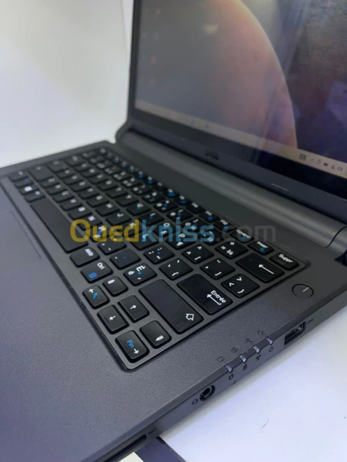 Dell E3350 i5 5ème 8GB 256 SSD 13.3 43200 DA