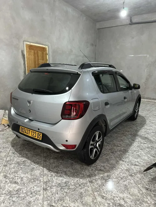 Dacia Sandero 2023 Ten
