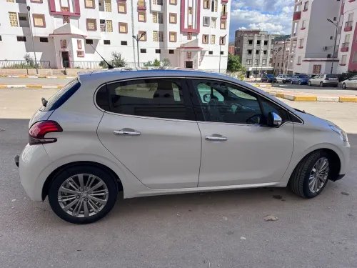 Peugeot 208 2015 Access Facelift