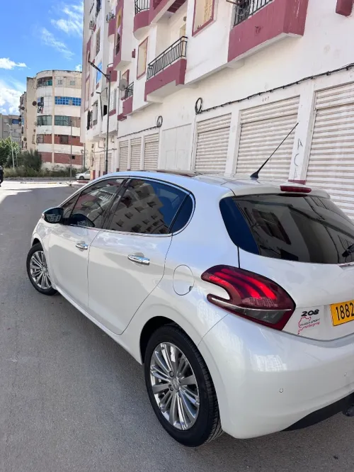 Peugeot 208 2015 Access Facelift