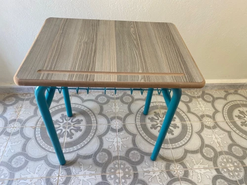 Fabrication de tables scolaires