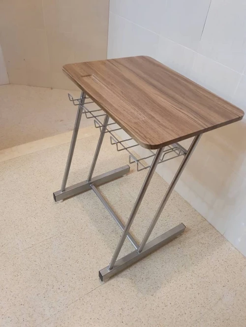 Fabrication de tables scolaires