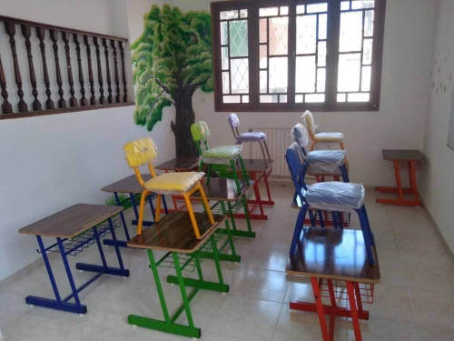 Fabrication de tables scolaires