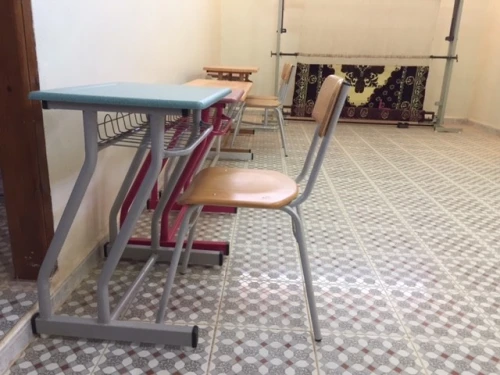 Fabrication de tables scolaires