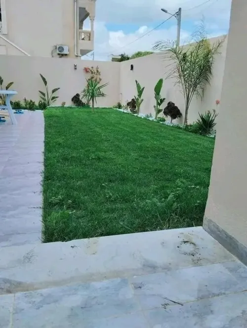 1-nettoyage des jardin  2-enetrtein des jardin  3-pose les plantes et les fleures  4-pose gazon 
