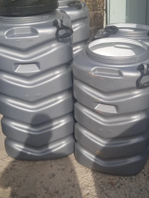 Gros et detail Citerne plastique alimentaire Soummam 