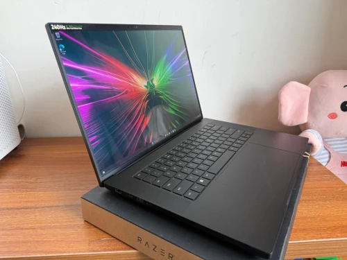 RAZER BLADE 16- RZ09-0510(2024) CORE i9-14th-  /RTX 4070 /RAM 32 GB  /SSD 1TB /ECRAN 16" -QHD 240hz