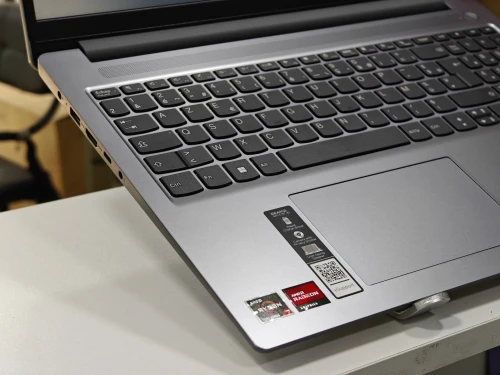 LENOVO IDEAPAD SLIM 3 16ABR8 16'' FHD+ RYZEN 7 7730U 16GB 512GB SSD NEUF SOUS EMBALLAGE 
