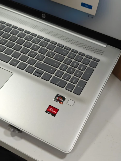 HP LAPTOP 17 RYZEN 5 7520U 16GB 512GB SSD 17,3 FHD NEUF SOUS EMBALLAGE 
