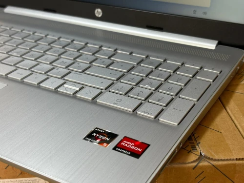 HP 15s Ryzen 5 5500U 16GB 512 GB SSD NEUF sous emballage jamais utilisé 