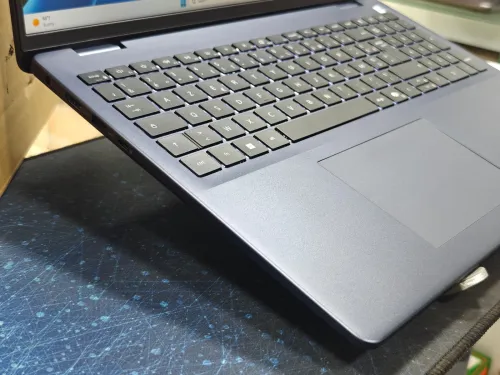 DELL INSPIRON 16 5645 RYZEN 7 8840U 16GB 1TB SSD 16,1 FULLHD+ AZERTY LUMINEUX 