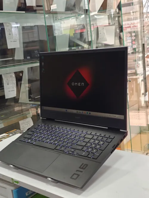 HP OMEN 16 I7 11800H 16GB 512 GB SSD RTX 3050TI 4GB 16,1 FHD