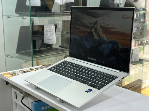 HP ELITEBOOK 860 G10 I5 1345U Vpro 16GB 512GB SSD 16,1" FULL HD 