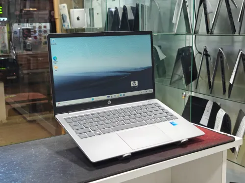 HP LAPTOP 14 I5 1335U 16GB 256GB SSD 14,1 HD+ INTEL IRIS XE