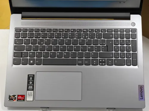 LENOVO IDEAPAD SLIM 3 14ABR8 RYZEN 5 7520U 16GB 512GB SSD NEUF SOUS EMBALLAGE JAMAIS UTILISÉ 