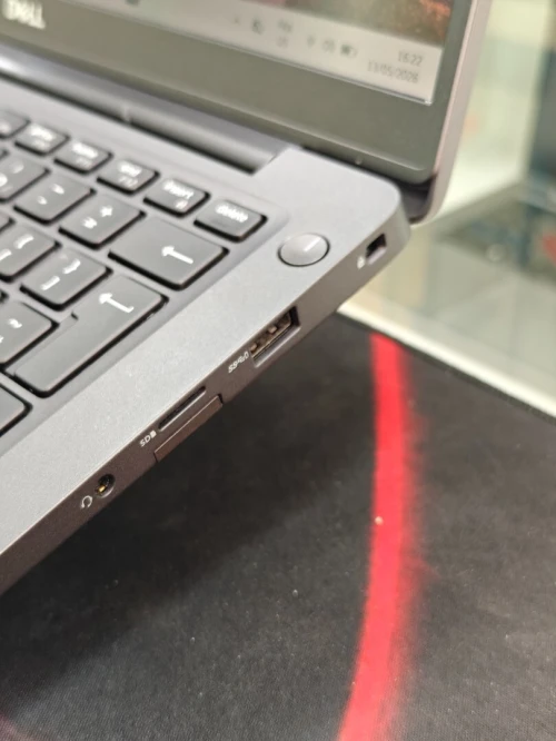 DELL LATITUDE 7300 Intel core i5 8365u 8GB 256GB SSD 13,3 FULLHD IPS